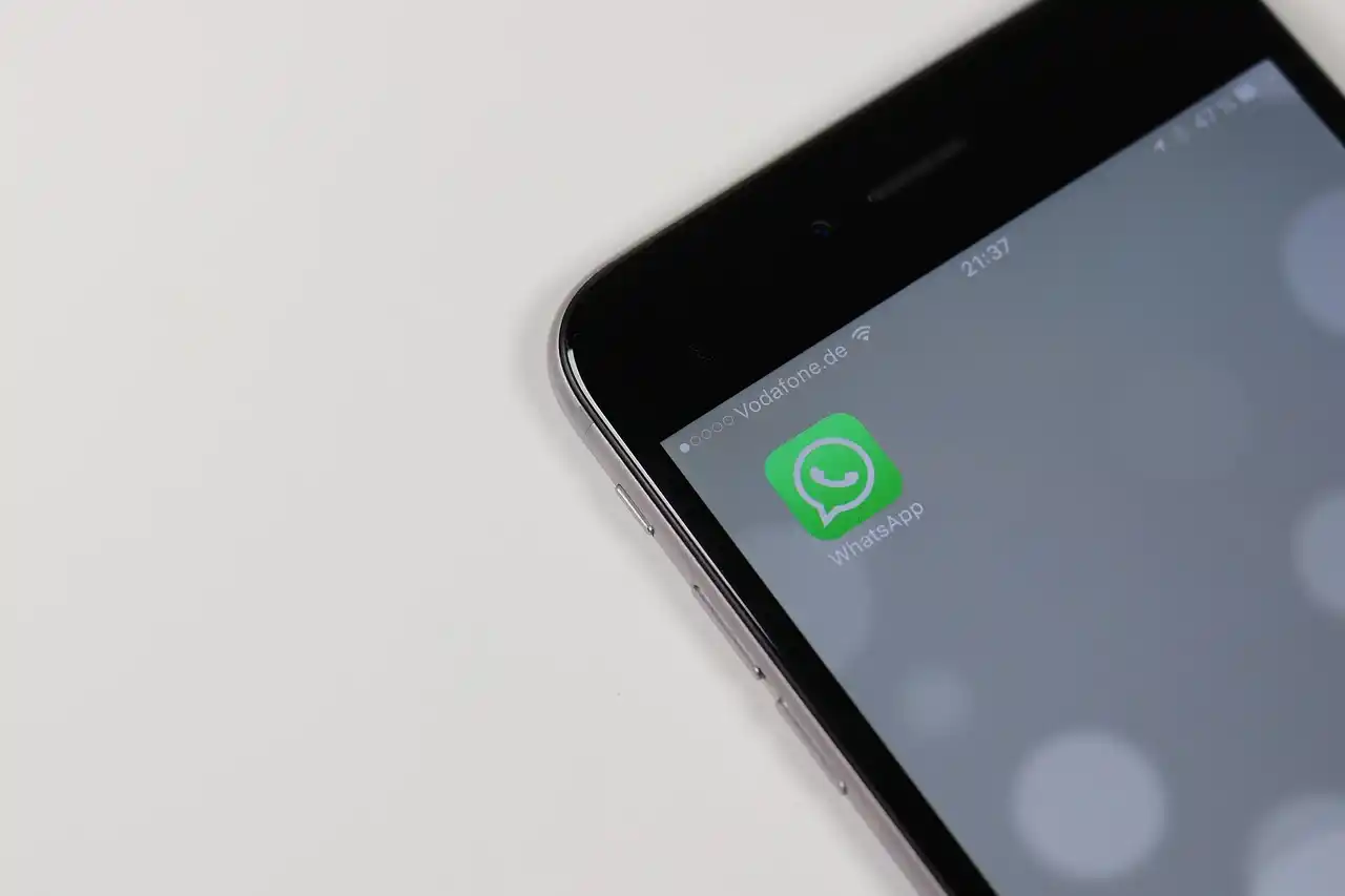 how to Send Photos as Documents WhatsApp Web